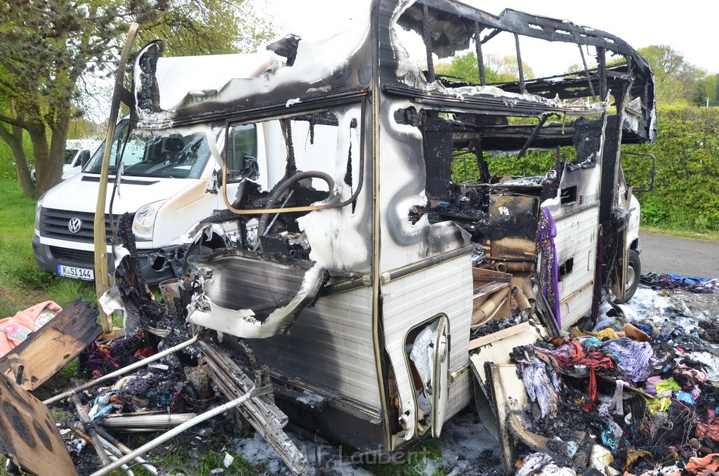 Wohnmobil ausgebrannt Koeln Porz Linder Mauspfad P148.JPG - Miklos Laubert